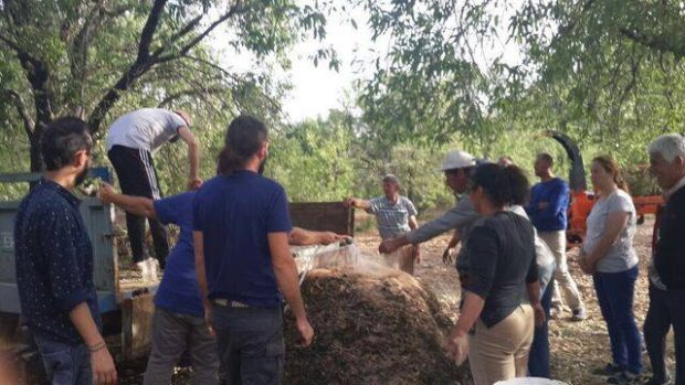 Sındı’da Çiftçilerle Organik Gübre Yaptık
